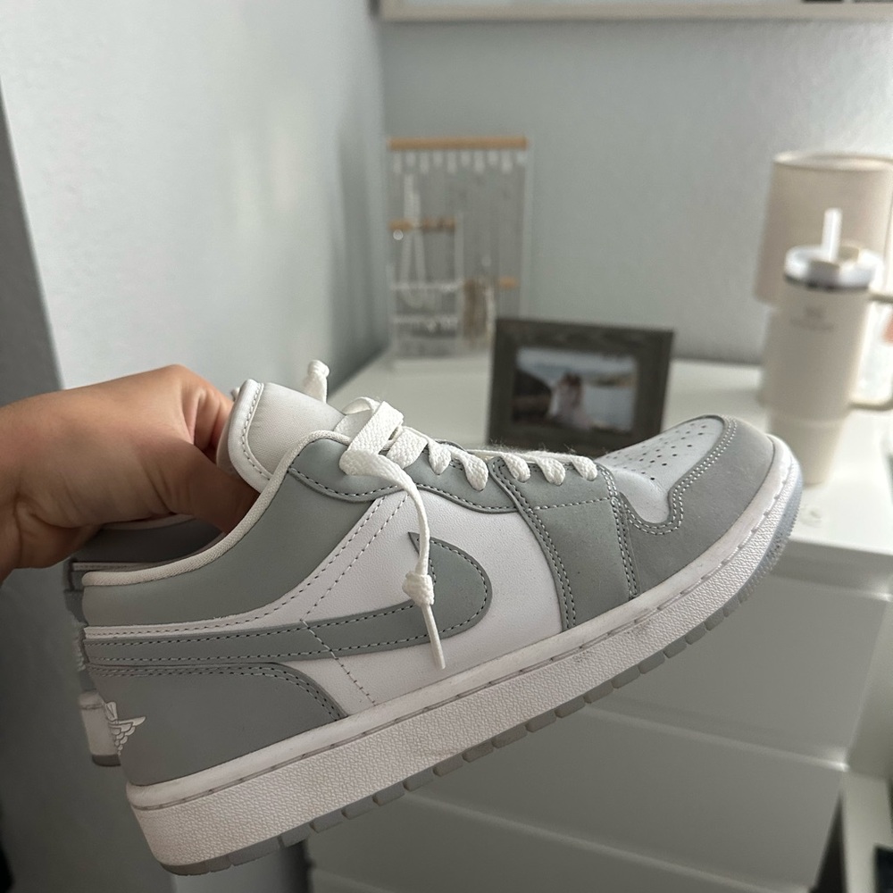 grey nike air jordan’s